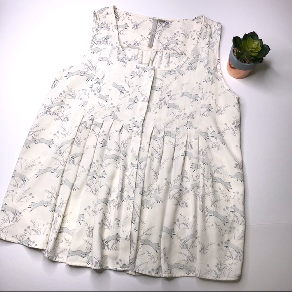 LC Lauren Conrad Tops - LC Lauren Conrad Fox Print Sleeveless pleated Top
